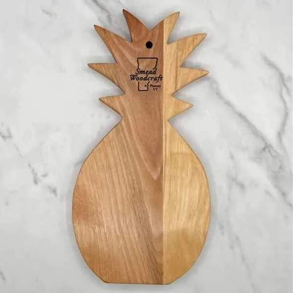 SMALL PINEAPPLE CUTTING BOARD